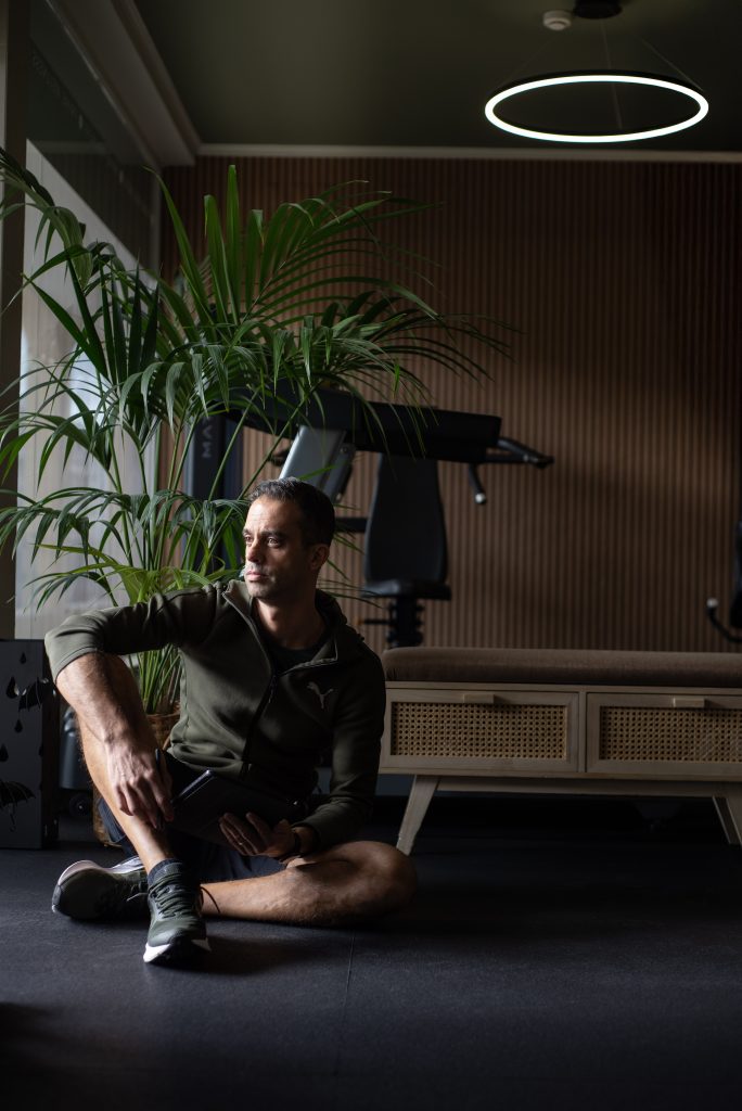 personal trainer João Martins a orientar treino personalizado no Algarve